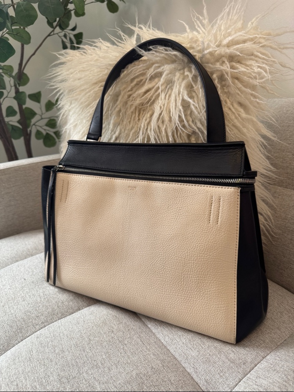 Celine Edge, Phoebe Philo Era logo. 🩷Black and Cream-fits 12x9 laptop!
(Large) - Picture 7 of 17